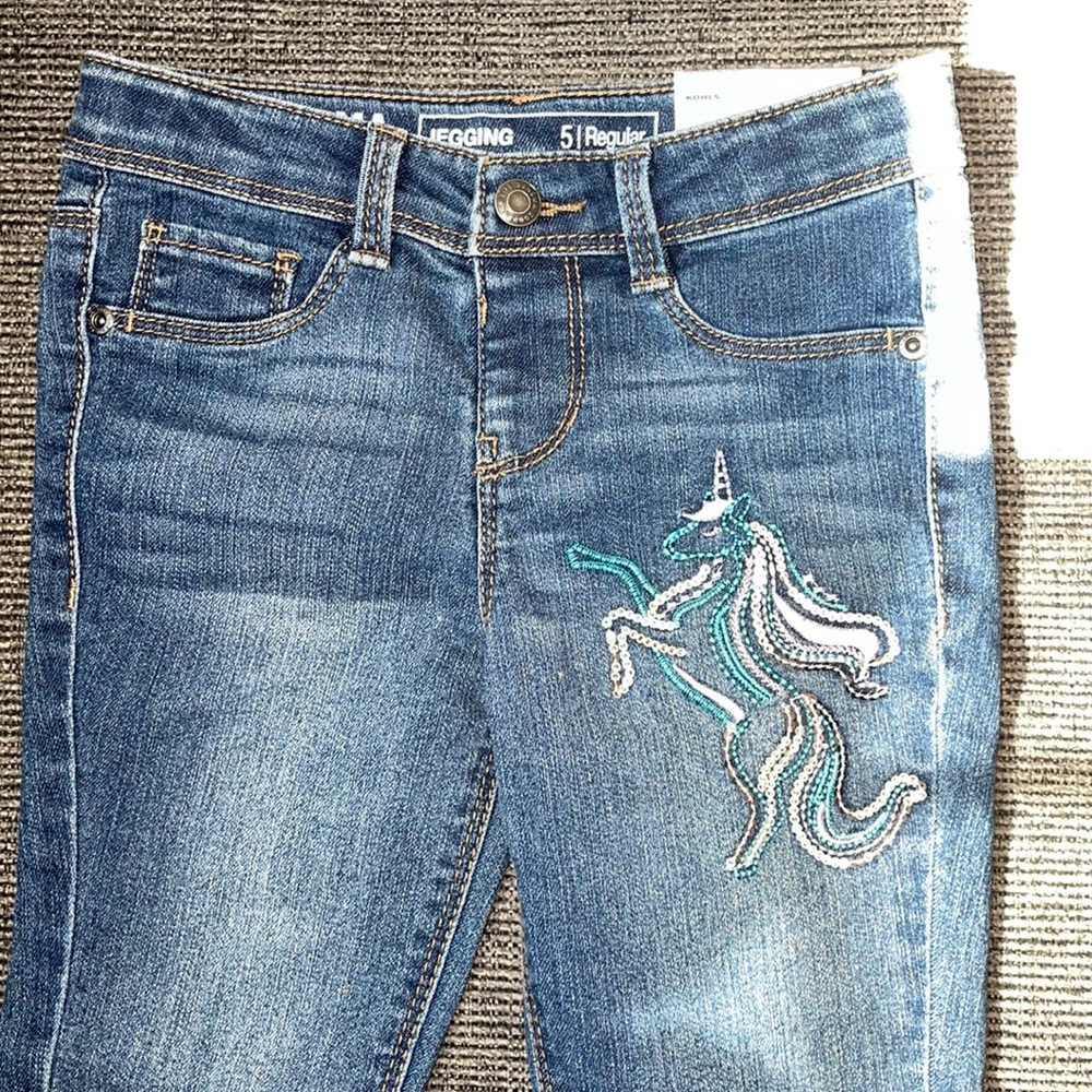New never worn kids jeans, size 5, girls supersoft and stretchy